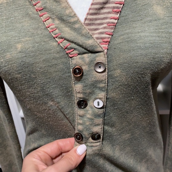 Henley tee - Picture 2 of 4